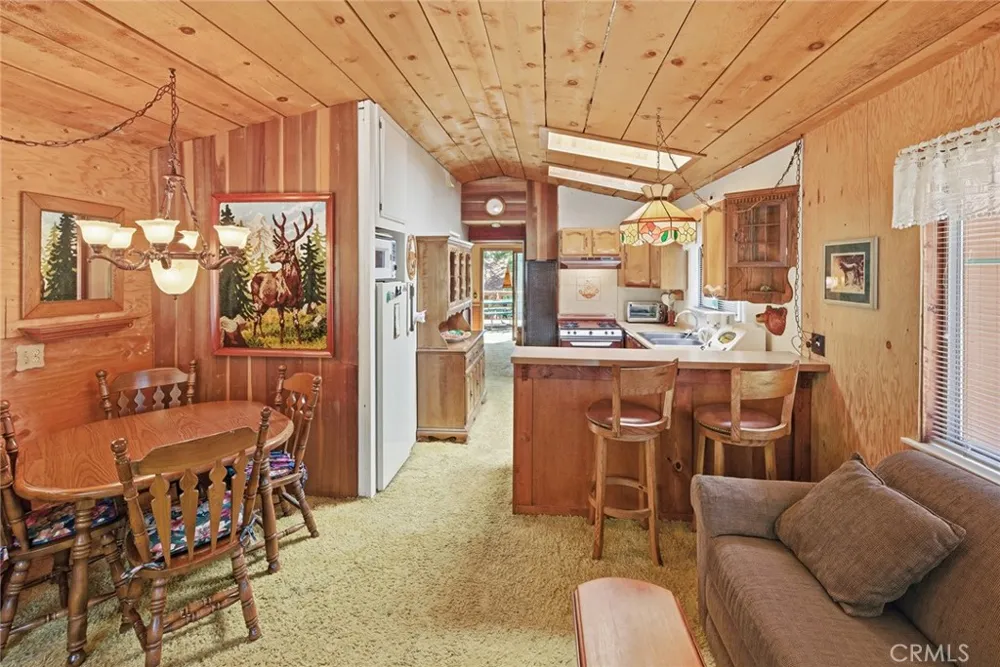 513 Cedar Ln Sugarloaf, CA 92386