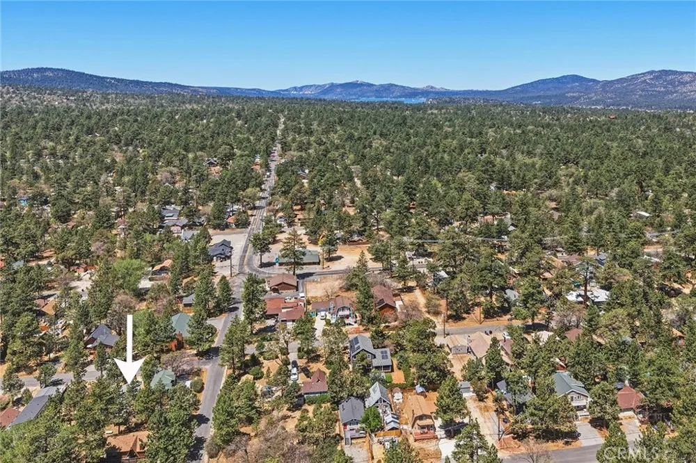 513 Cedar Ln Sugarloaf, CA 92386