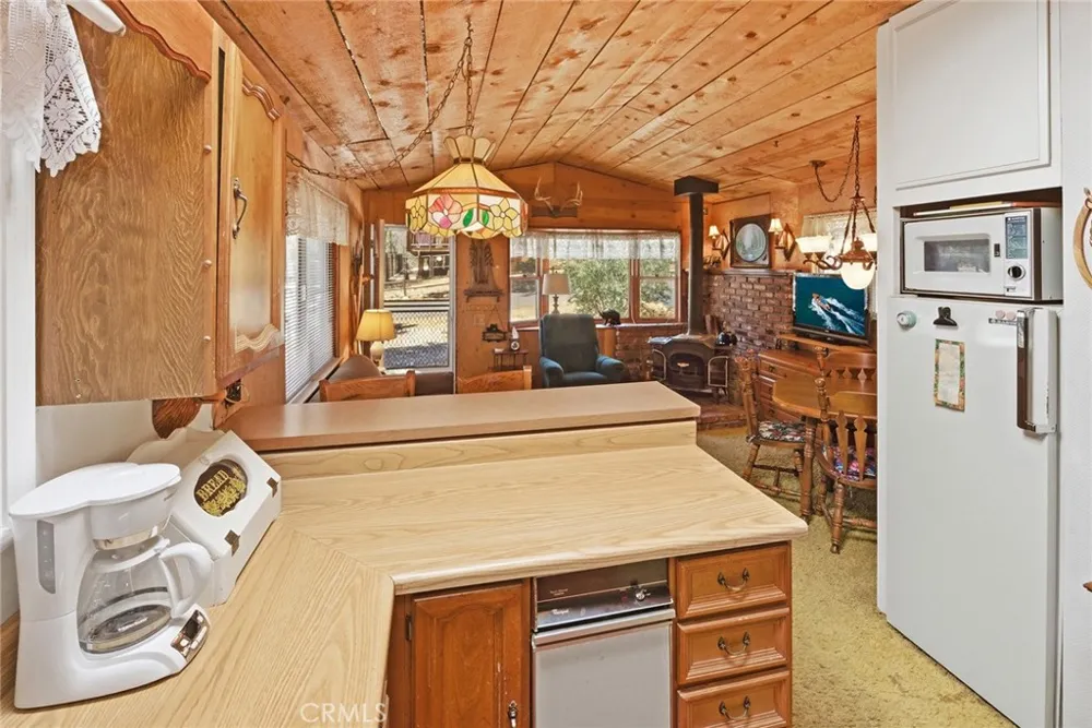 513 Cedar Ln Sugarloaf, CA 92386
