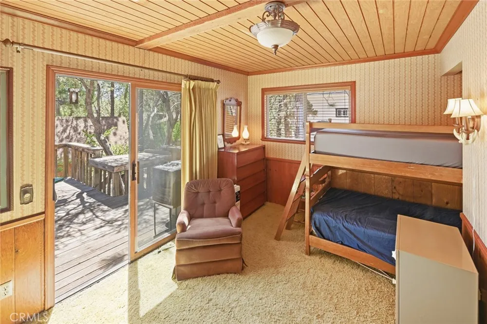 513 Cedar Ln Sugarloaf, CA 92386