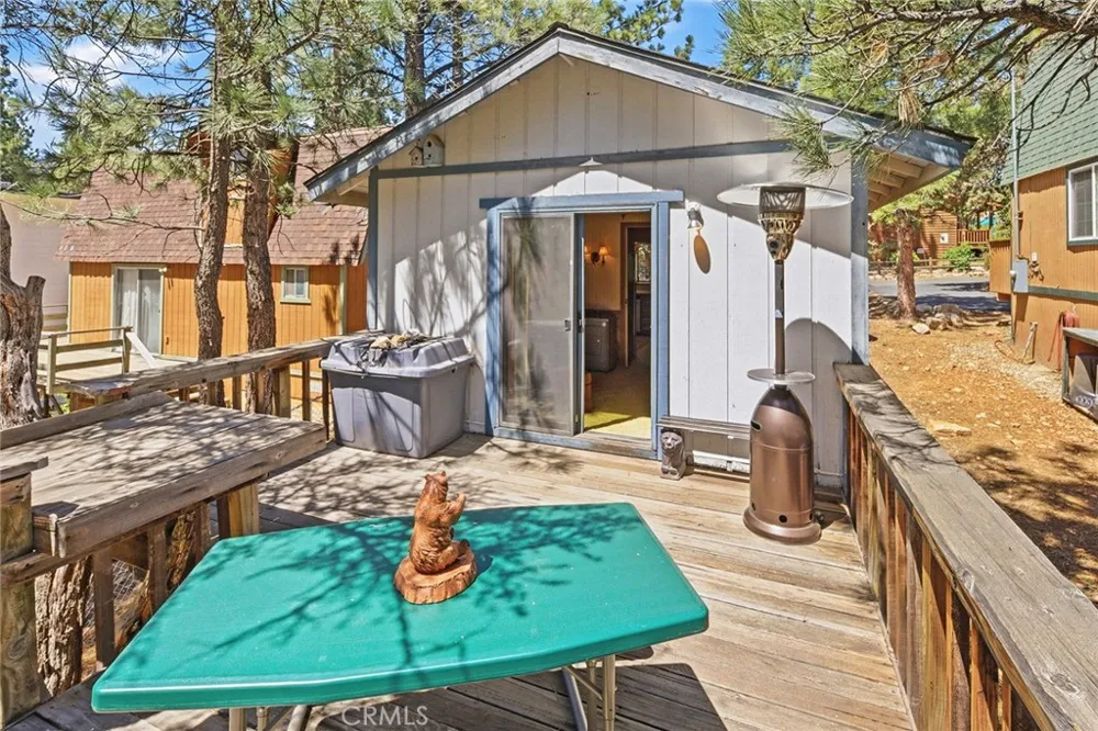 513 Cedar Ln Sugarloaf, CA 92386