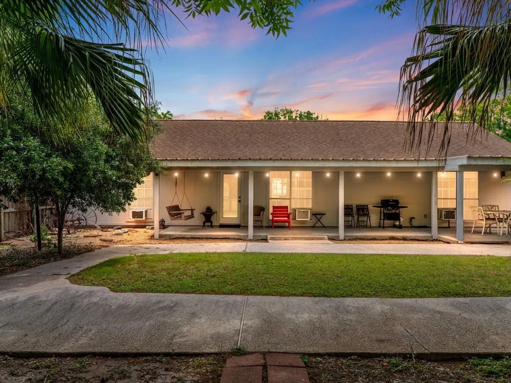 1103 Green Avenue Palacios, TX 77465