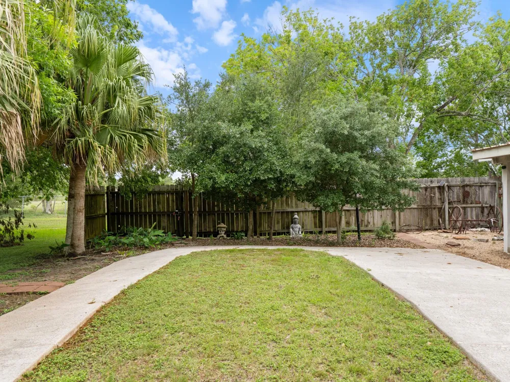 1103 Green Avenue Palacios, TX 77465