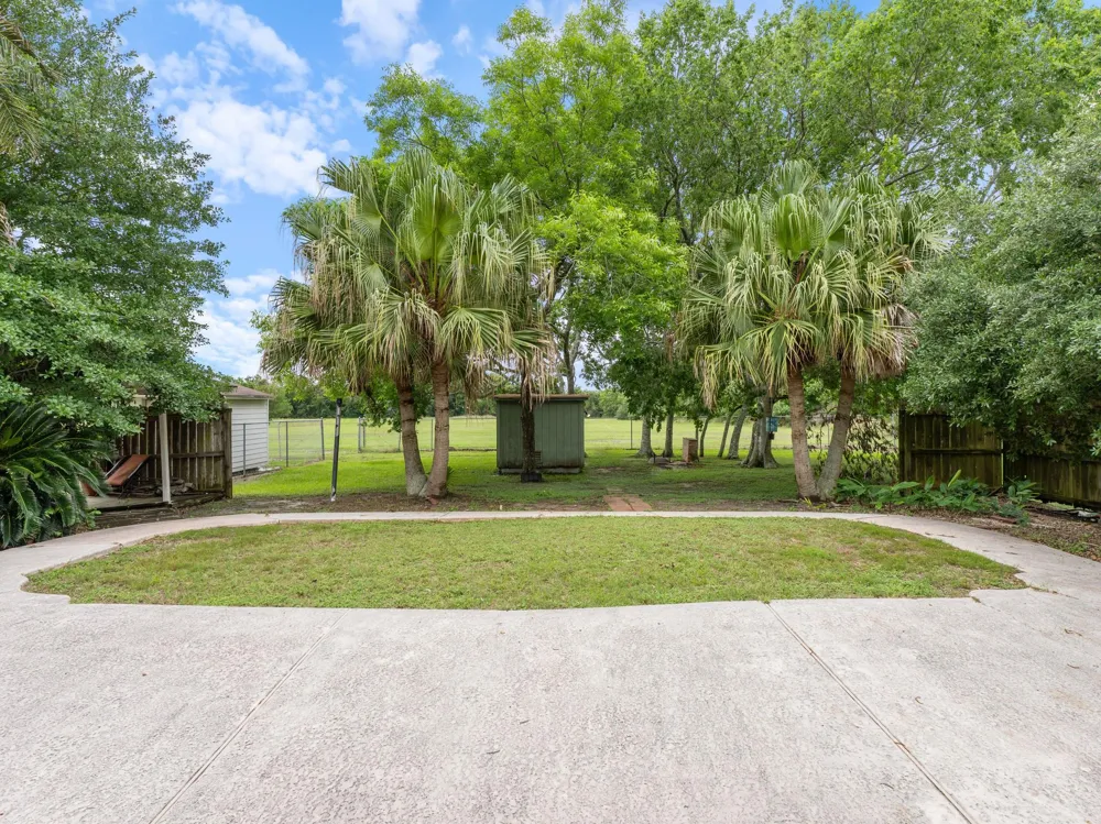 1103 Green Avenue Palacios, TX 77465