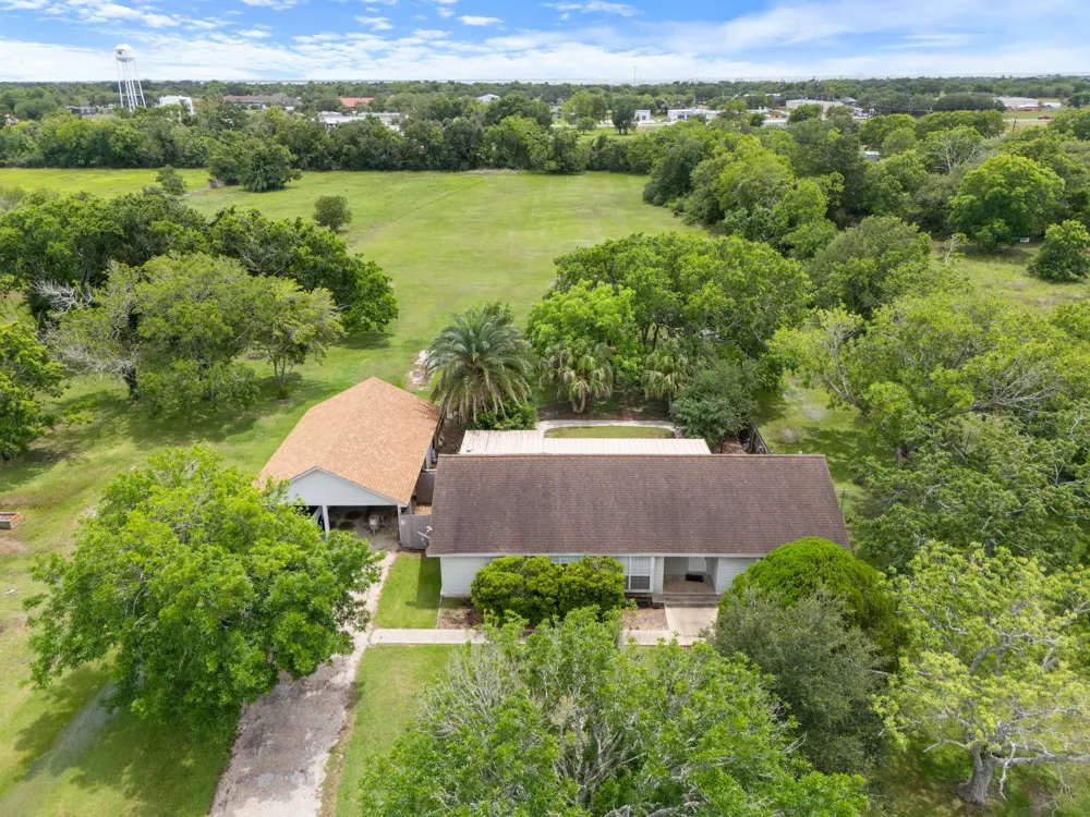 1103 Green Avenue Palacios, TX 77465