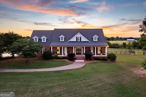 1051 Greenfield LN