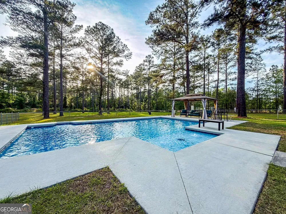 353 Alapaha River DR Alapaha, GA 31622