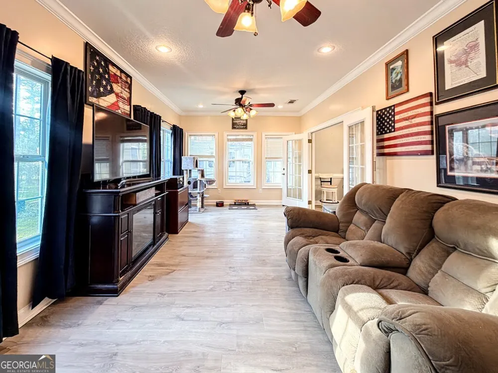 353 Alapaha River DR Alapaha, GA 31622