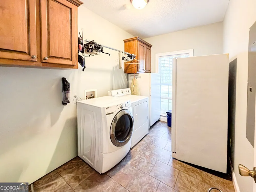 353 Alapaha River DR Alapaha, GA 31622