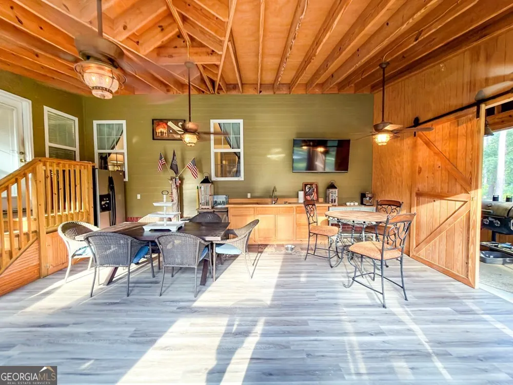 353 Alapaha River DR Alapaha, GA 31622