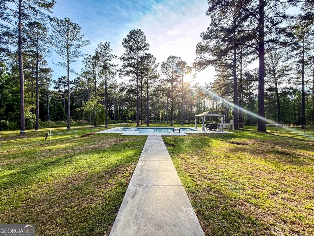 353 Alapaha River DR Alapaha, GA 31622