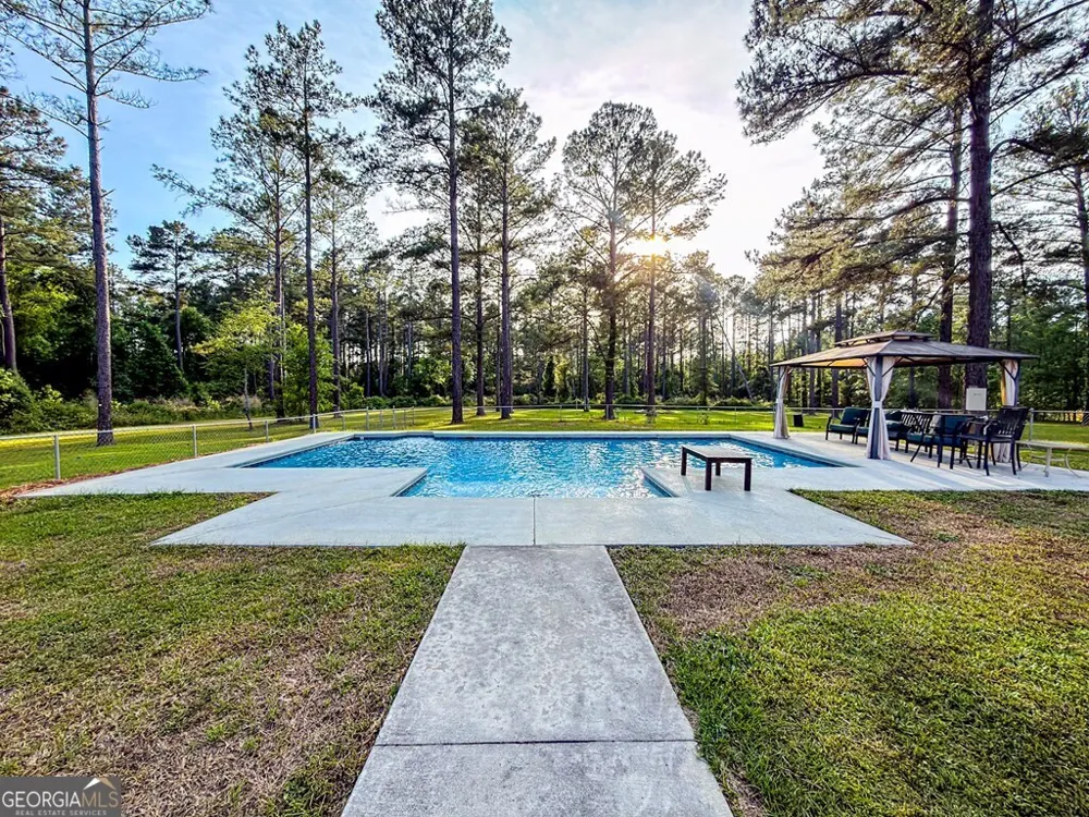 353 Alapaha River DR Alapaha, GA 31622