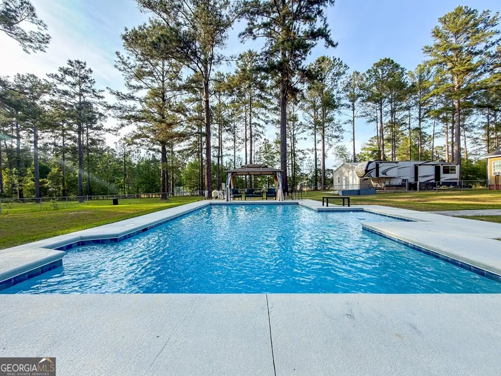 353 Alapaha River DR Alapaha, GA 31622