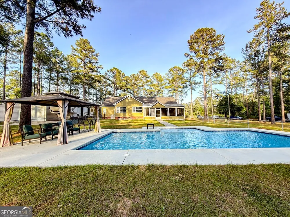 353 Alapaha River DR Alapaha, GA 31622
