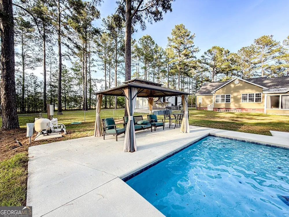 353 Alapaha River DR Alapaha, GA 31622