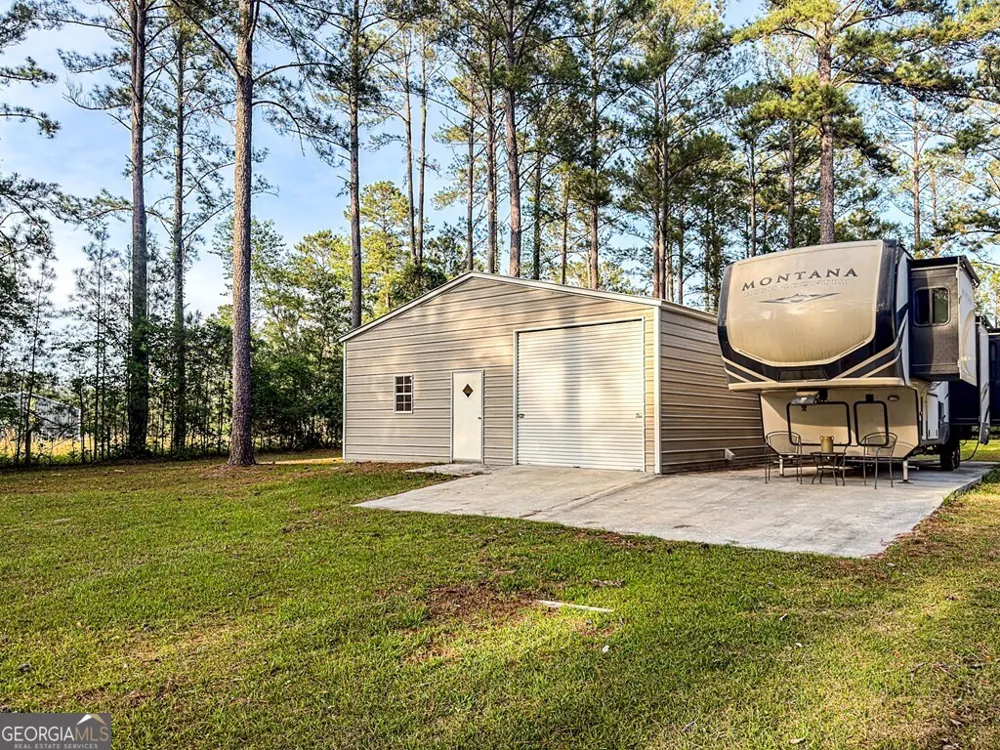 353 Alapaha River DR Alapaha, GA 31622
