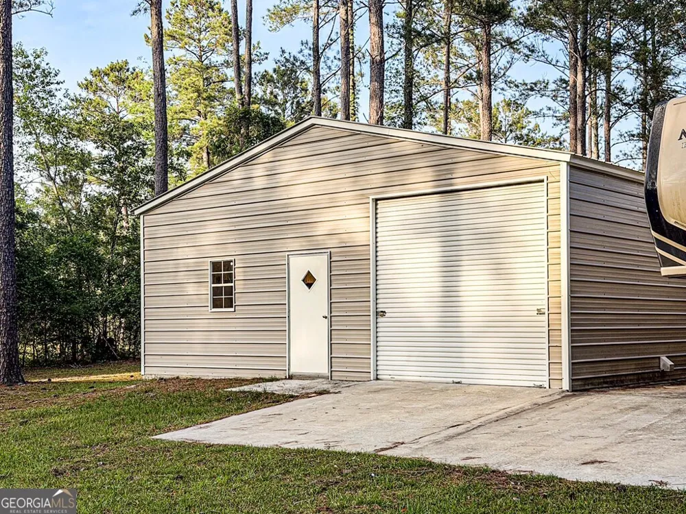 353 Alapaha River DR Alapaha, GA 31622