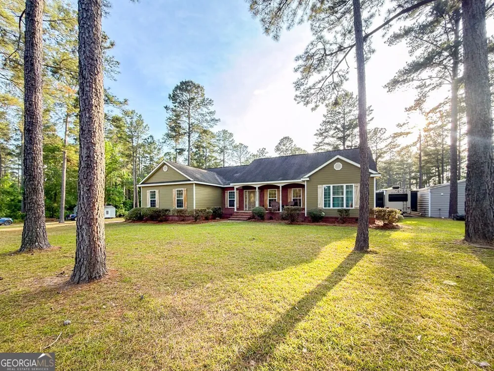 353 Alapaha River DR Alapaha, GA 31622