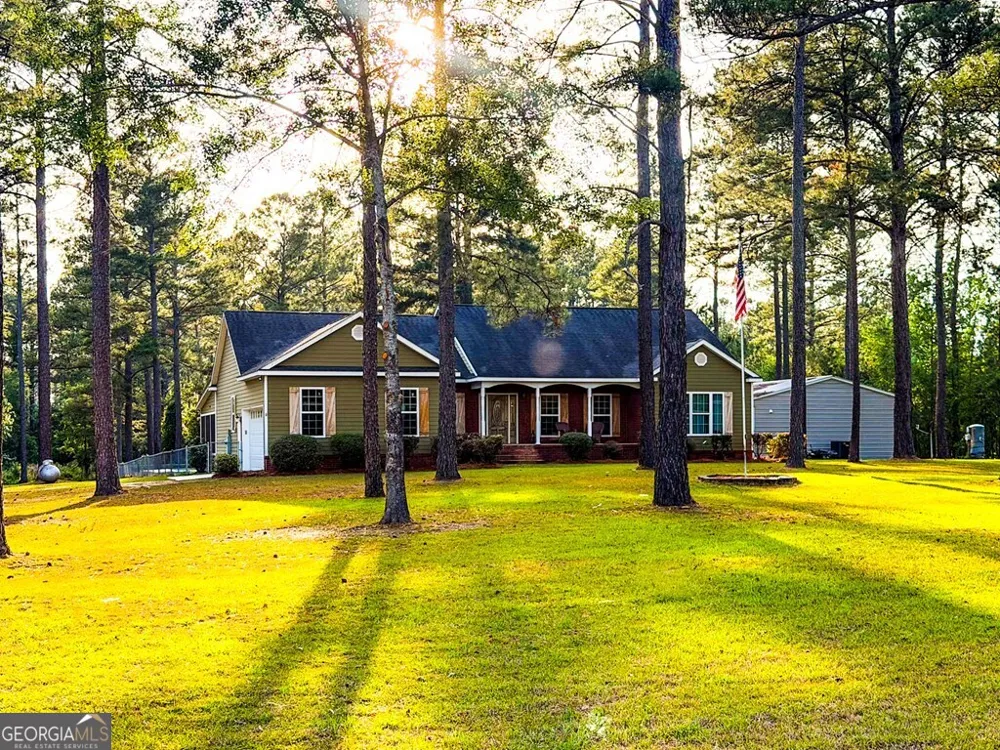 353 Alapaha River DR Alapaha, GA 31622
