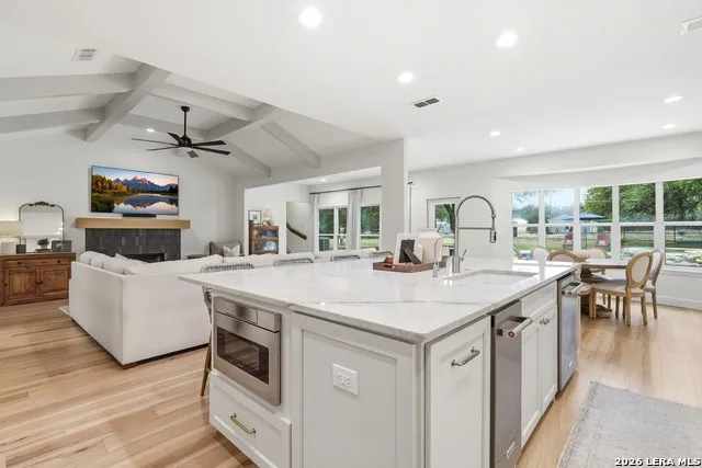 7380 Rolling Acres Trail Fair Oaks Ranch, TX 78015
