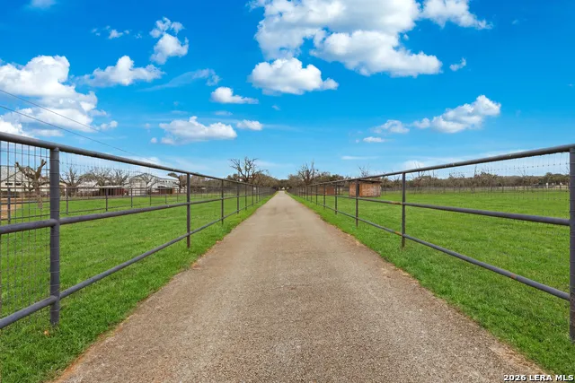 7380 Rolling Acres Trail Fair Oaks Ranch, TX 78015