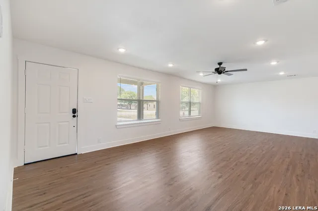 7227 CORSICANA ST Iola, TX 77861