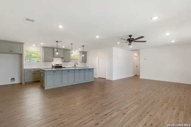 7227 CORSICANA ST Iola, TX 77861