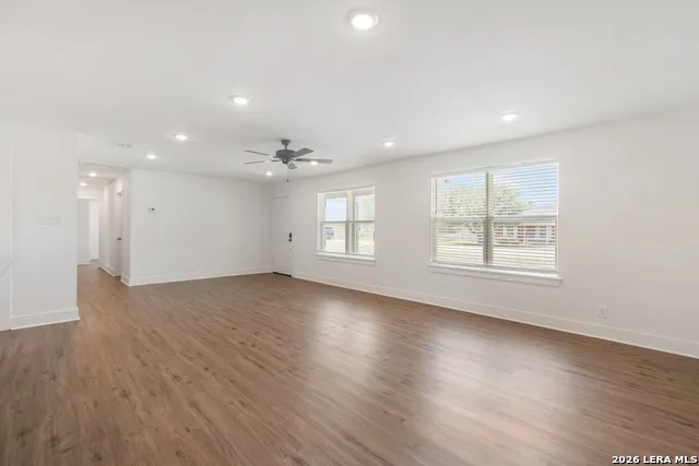 7227 CORSICANA ST Iola, TX 77861
