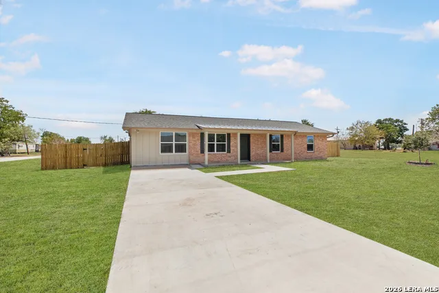 7227 CORSICANA ST Iola, TX 77861