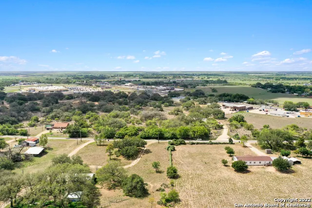 00 Rossville Rd Devine, TX 78016