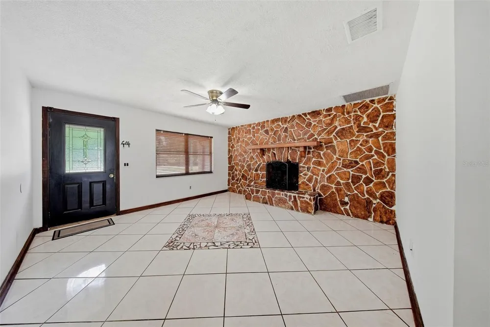 5020 PINE STREET Seffner, FL 33584