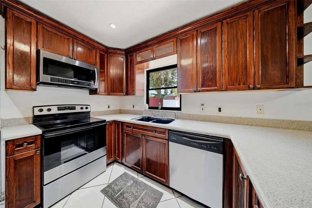 5020 PINE STREET Seffner, FL 33584