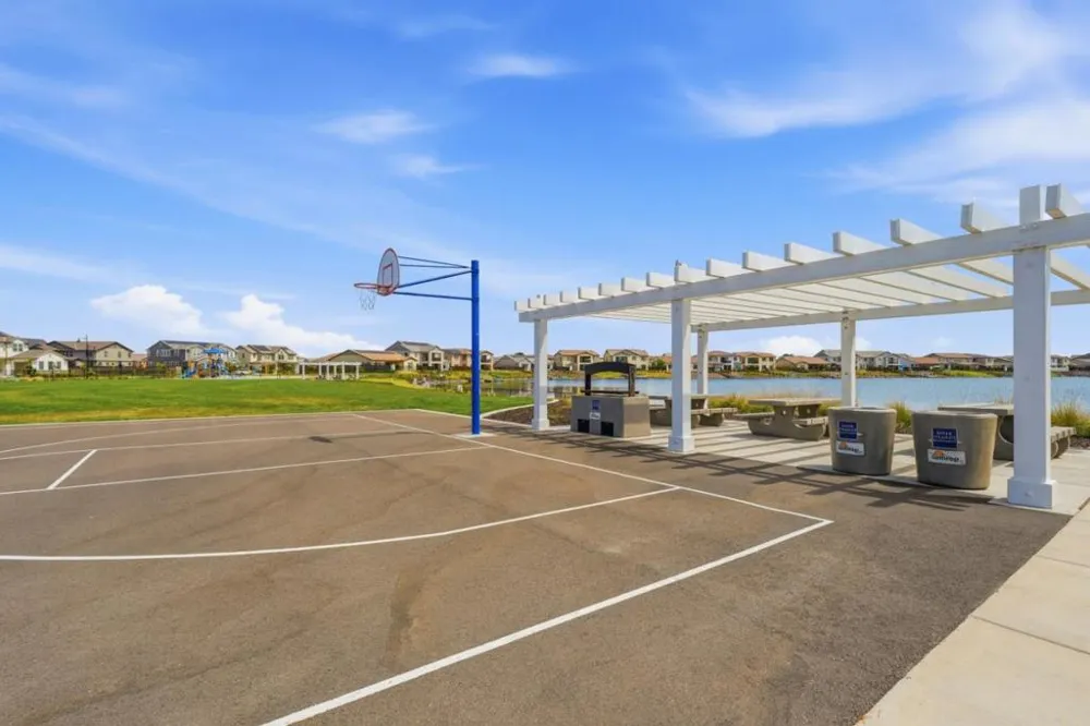 16141 Riverton Avenue Lathrop, CA 95330