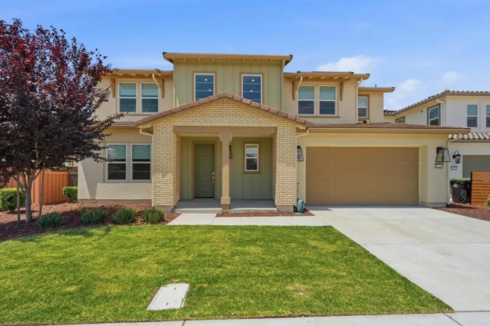 16141 Riverton Avenue Lathrop, CA 95330