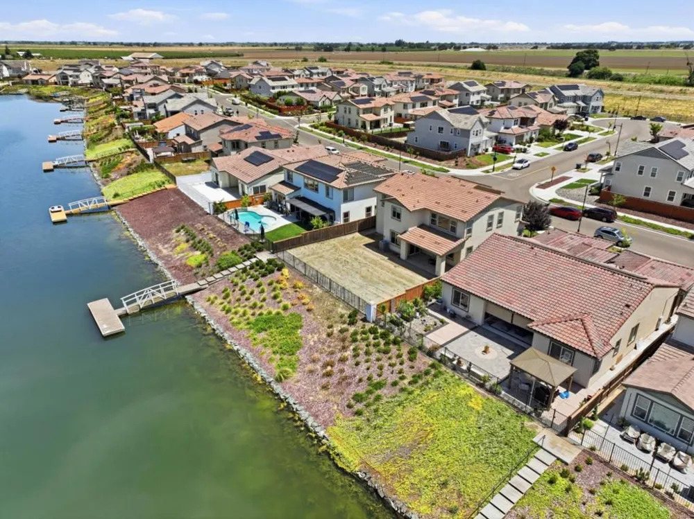 16141 Riverton Avenue Lathrop, CA 95330