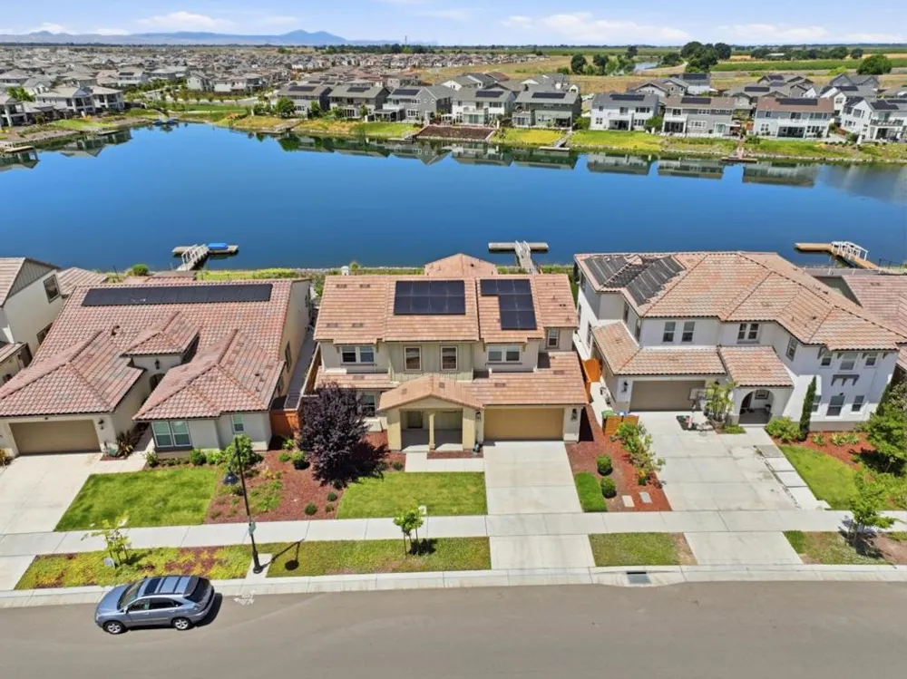 16141 Riverton Avenue Lathrop, CA 95330