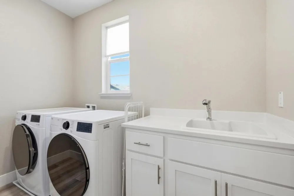 16141 Riverton Avenue Lathrop, CA 95330