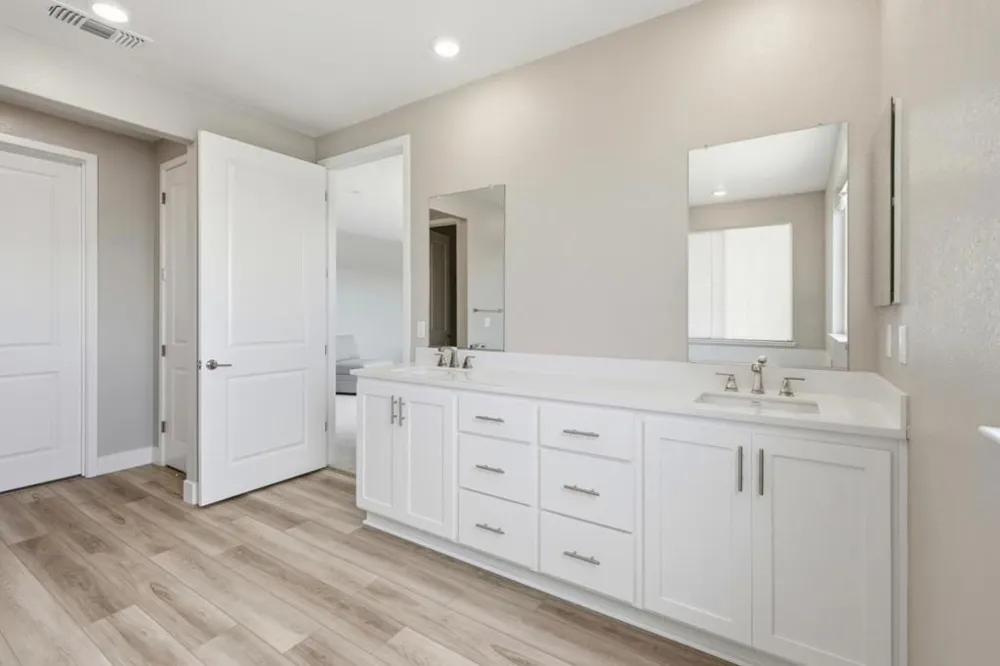 16141 Riverton Avenue Lathrop, CA 95330