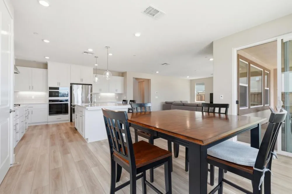 16141 Riverton Avenue Lathrop, CA 95330