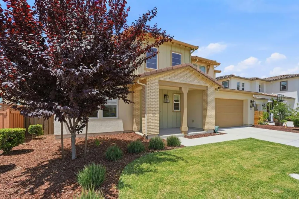 16141 Riverton Avenue Lathrop, CA 95330