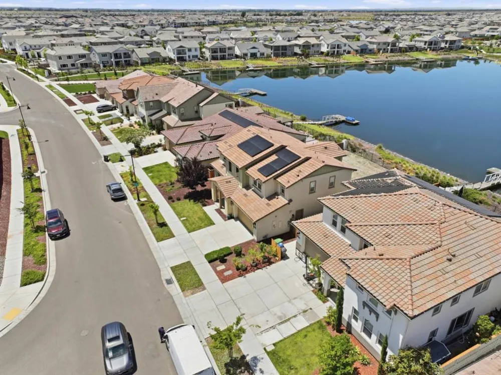 16141 Riverton Avenue Lathrop, CA 95330