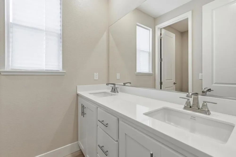 16141 Riverton Avenue Lathrop, CA 95330