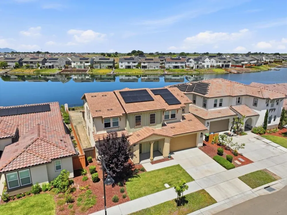 16141 Riverton Avenue Lathrop, CA 95330