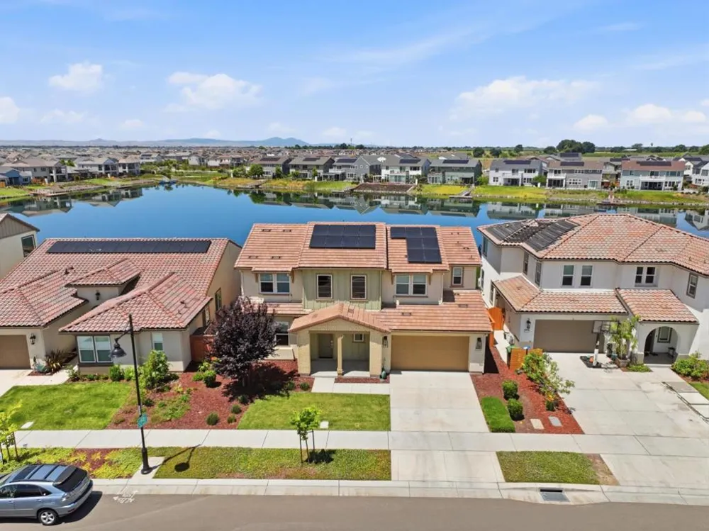 16141 Riverton Avenue Lathrop, CA 95330