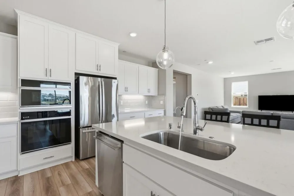 16141 Riverton Avenue Lathrop, CA 95330