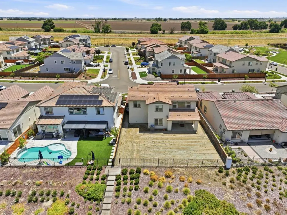 16141 Riverton Avenue Lathrop, CA 95330