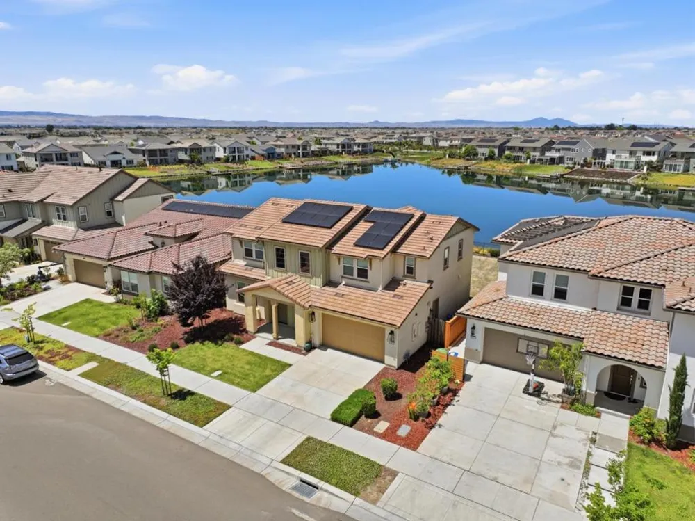 16141 Riverton Avenue Lathrop, CA 95330