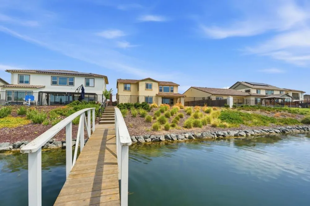 16141 Riverton Avenue Lathrop, CA 95330