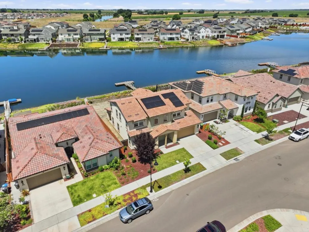 16141 Riverton Avenue Lathrop, CA 95330