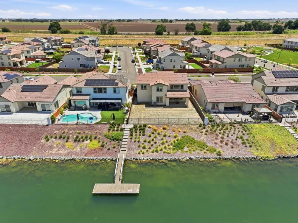 16141 Riverton Avenue Lathrop, CA 95330